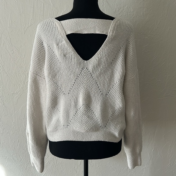 Pink Rose White V-Neck Sweater with Soft Texture and Relaxed Fit - Picture 4 of 5